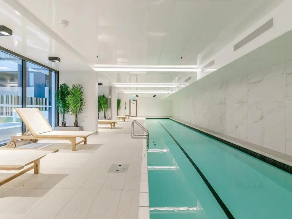 Cosy Two Bedroom Apartment With Balcony Pool And Gym Auckland Extérieur photo