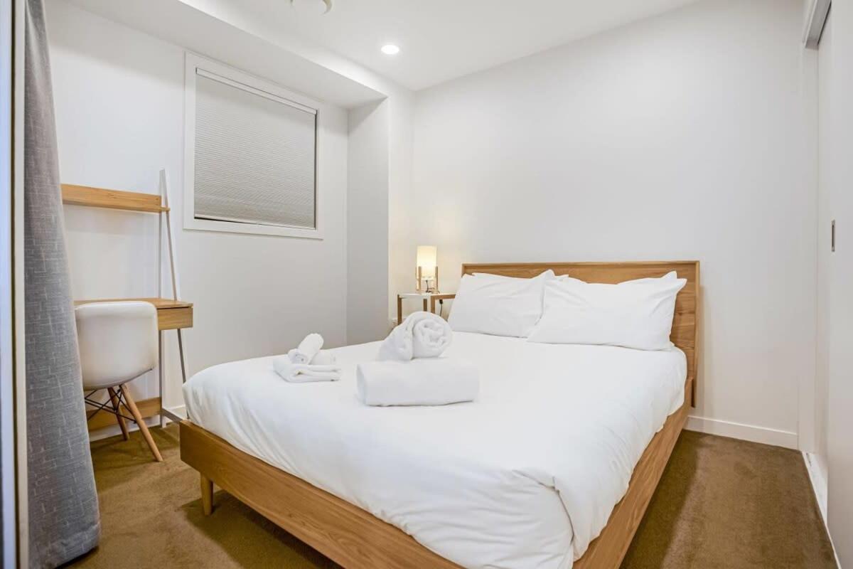 Cosy Two Bedroom Apartment With Balcony Pool And Gym Auckland Extérieur photo